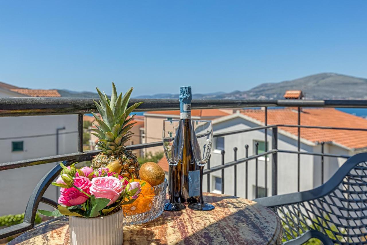 Villa Mihaela Trogir Exterior photo
